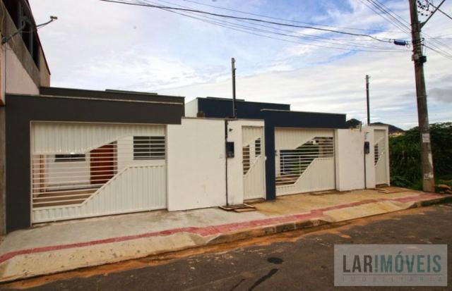 Linda casa de 2 quartos com super espaço para construção - Foto 2