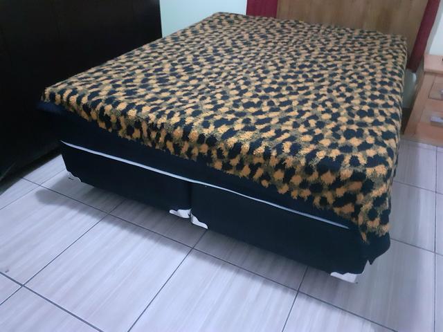 Vende-se uma cama queen