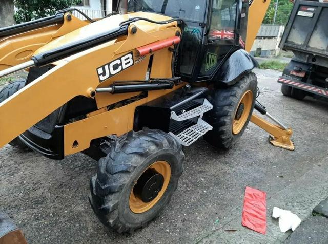 Retroescavadeira jcb no boleto - Foto 4
