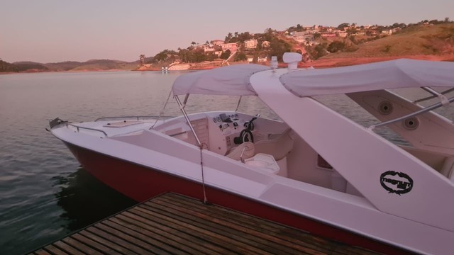 Lancha Magnun 29pes, ano 2014, Motor Mercury 225HP ProXS, 11 lugares - Foto 4