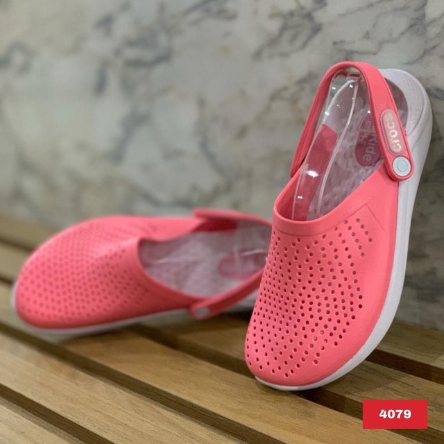 Sandália crocs direto de fábrica atacado 6 pares - Objetos de decoração -  Parque Santa Rosa, Fortaleza 1166138092 | OLX