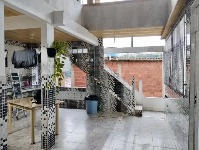 Casa com Terraço no Bairro Vila Amélia