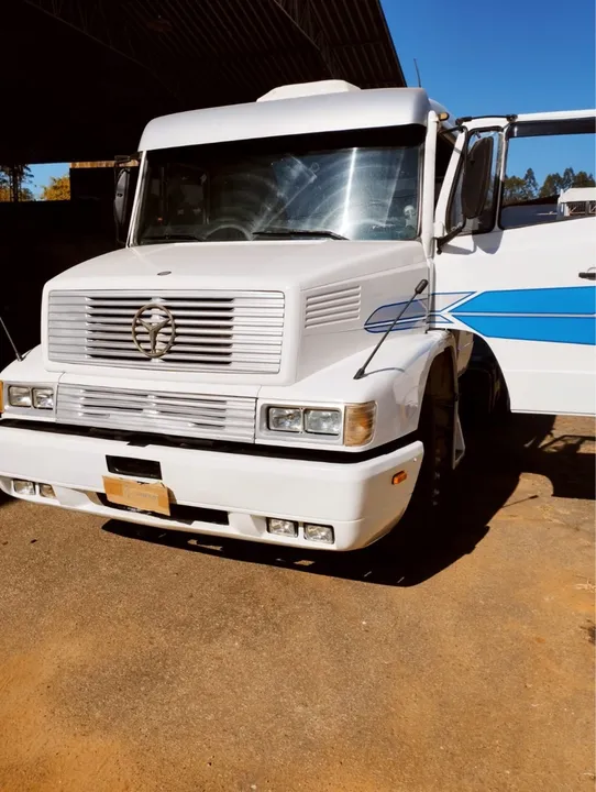 MB LS 1935 com 3 eixos e interclima