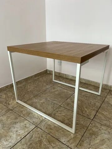 Mesa de jantar quadrada (etna)