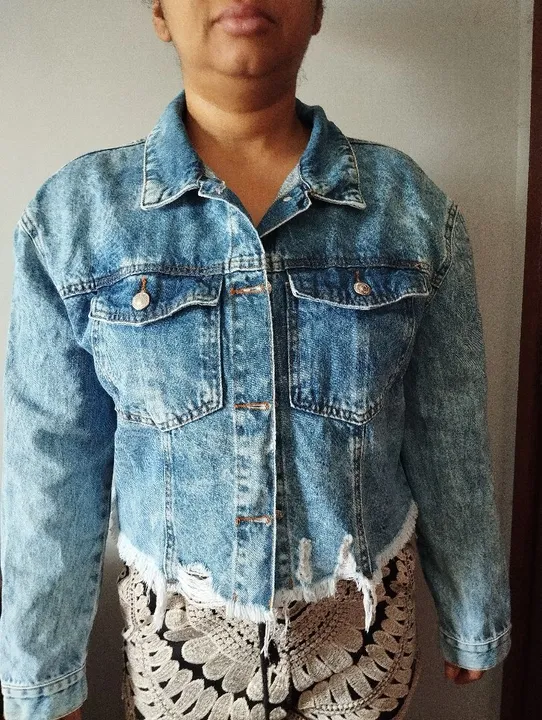 jaqueta jeans destroyed azul médio