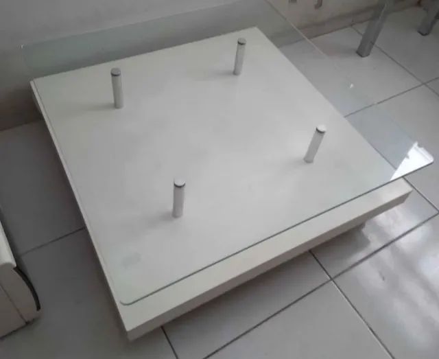 Centro com tampo de vidro