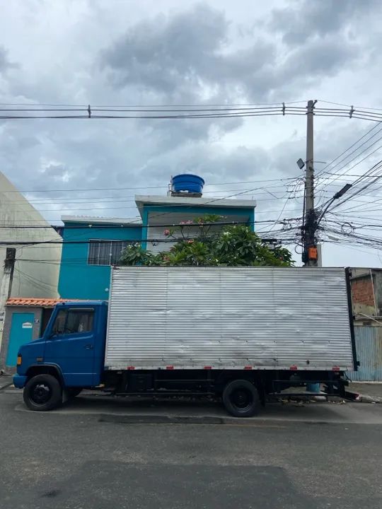 MB 710 Plus 2007 BAÚ 5,5m - Foto 3