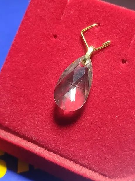 Pingente Cristal Brilha na Luz Ouro 18 Kilates Peso 0.80 Grama 16 x 9 mm                   - Foto 6
