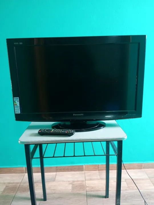 TV LCD 32 polegadas - PANASONIC. Acompanha chromacast.