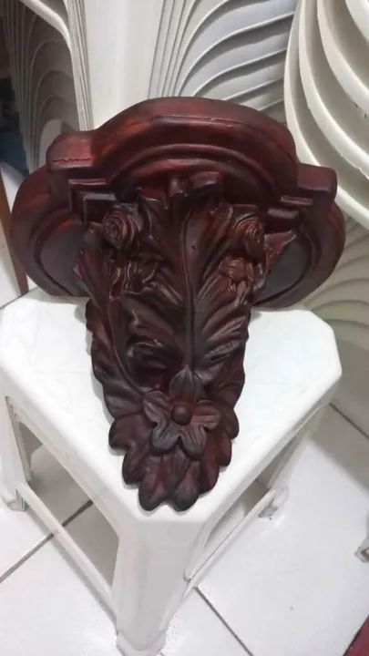 Oratório peanha cor madeira suporte para imagem ou santo ou vaso antigo