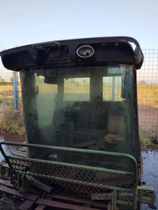 Cabine colhedeira John Deere 3520