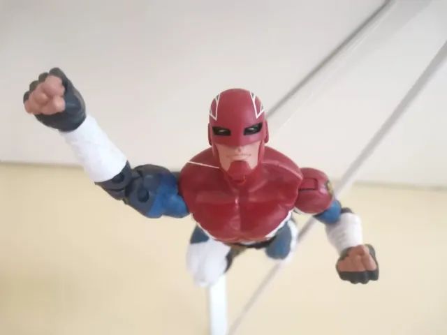 Capitão Britânia Marvel Legends Hasbro