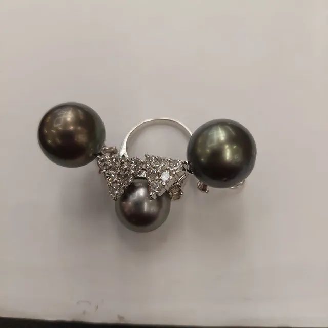 Conjunto de brincos e anel pérola negra e brilhantes 16 mm - Foto 3