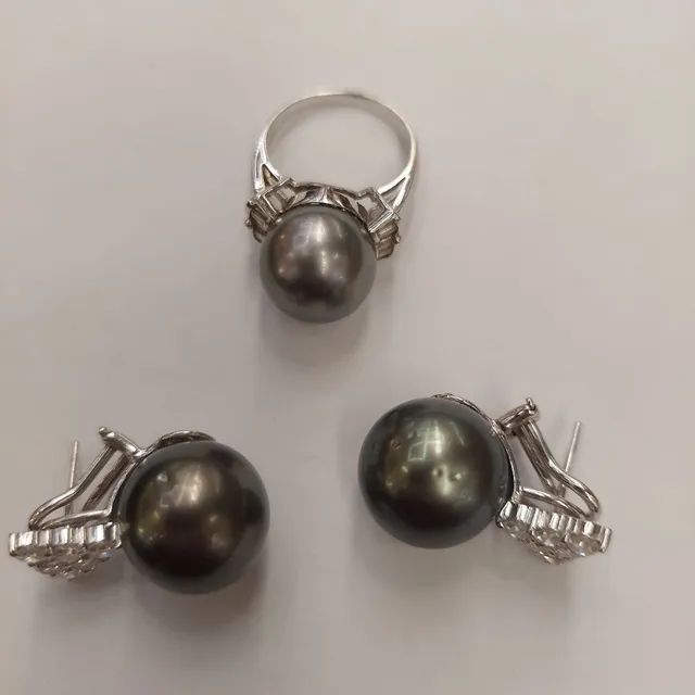 Conjunto de brincos e anel pérola negra e brilhantes 16 mm - Foto 4