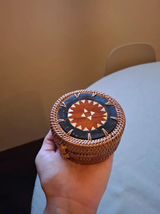 Caixinha de madeira artesanal nova, com detalhe em marchetaria, comprada em Bali  - Foto 3