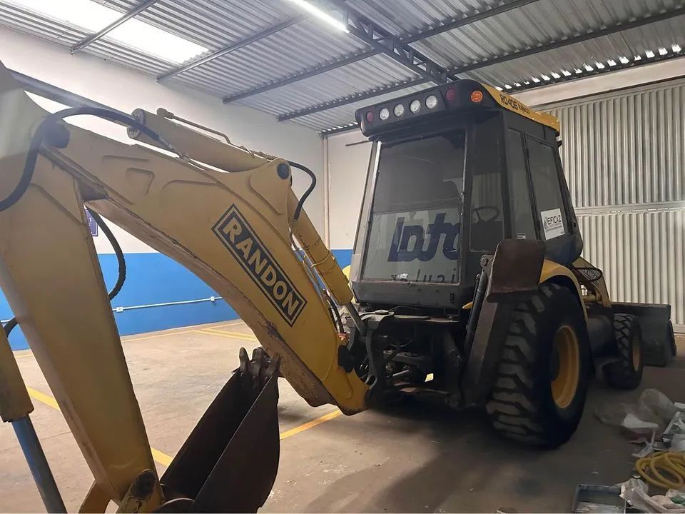 Retroescavadeira Randon RD406 4x4 2013 - Foto 6