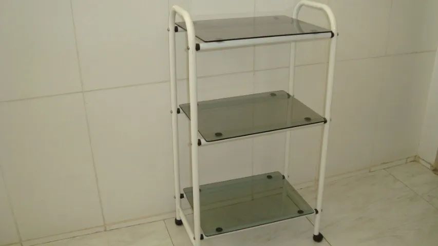 Estante / Rack Multiuso tubular com prateleiras de vidro e rodízios - Foto 3