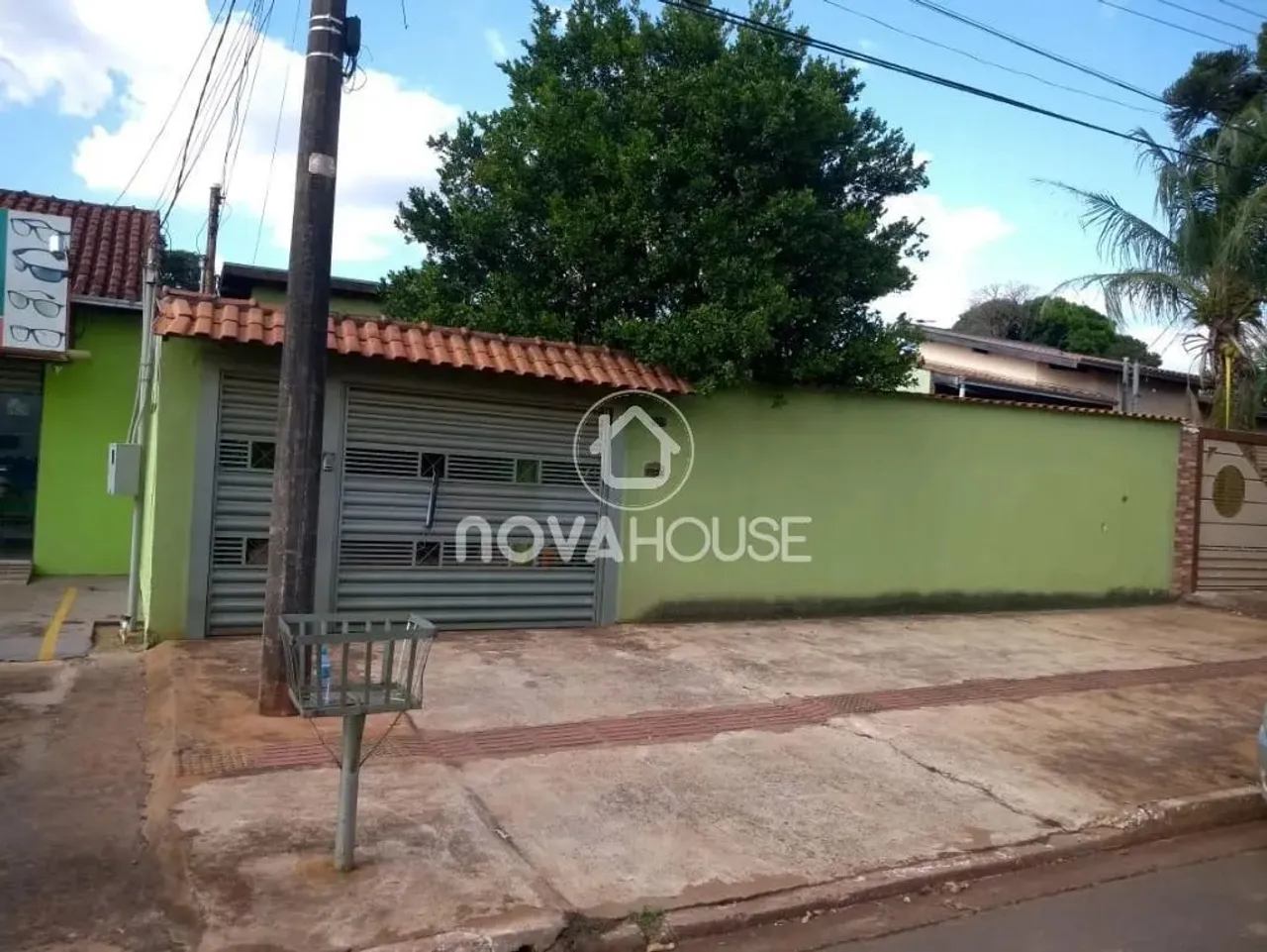 DUAS CASAS NO MESMO TERRENO DE 520M² - (CASA 01 126M² E CASA 02 66M²) BAIRRO CORONEL ANTON
