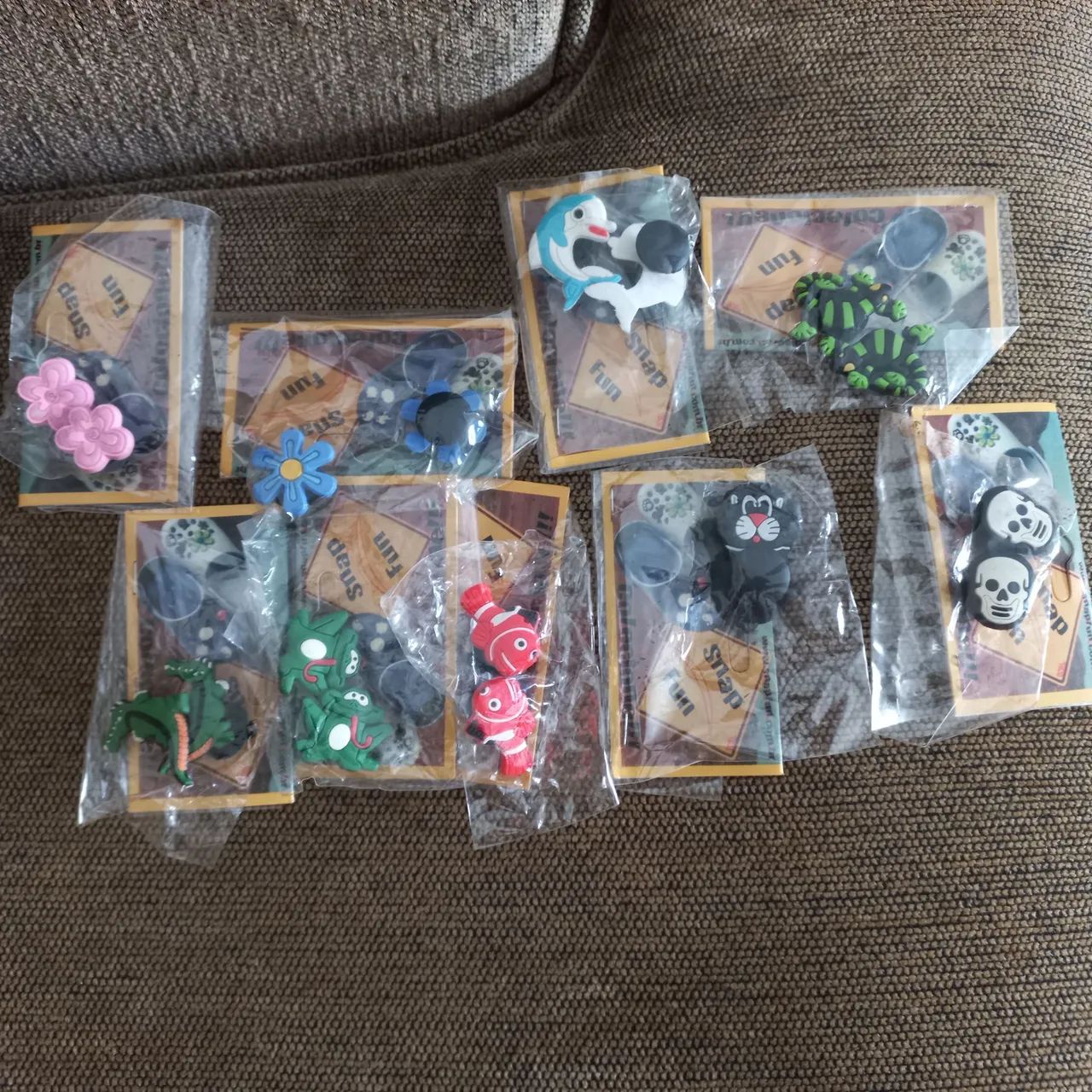 Charms divertidos para personalizar suas crocs. Cada pacotinho vem com 2!! - Foto 2