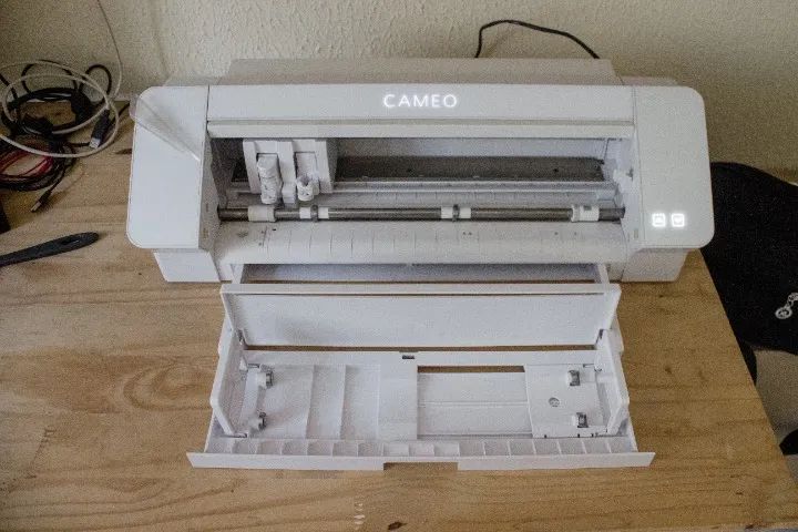 Silhouette Cameo 4