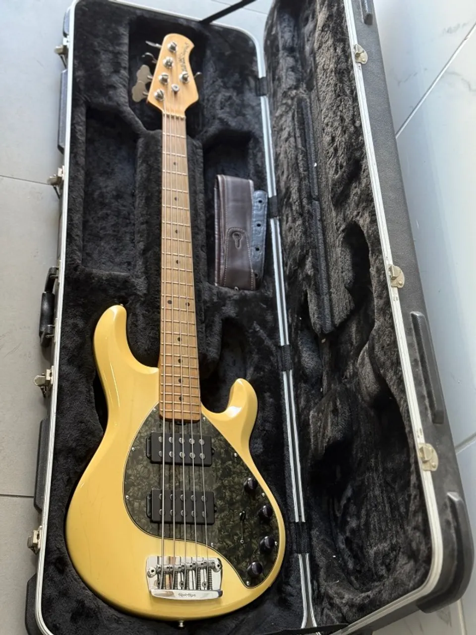 Baixo Music Man Stingray 5 (2009) (Usado)