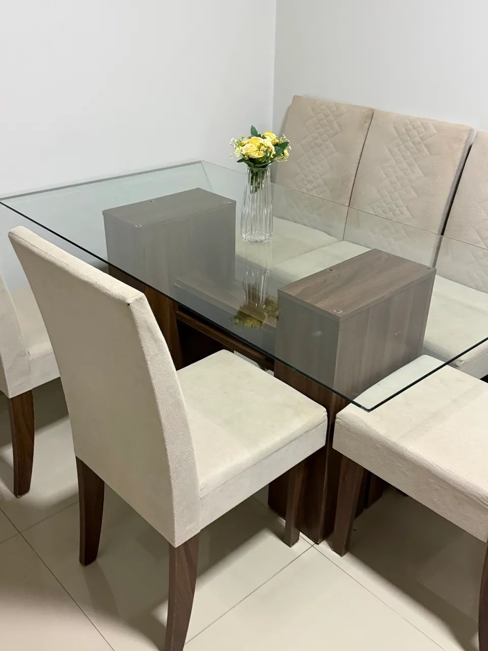 Selling table with 6 chairs64352683045889120