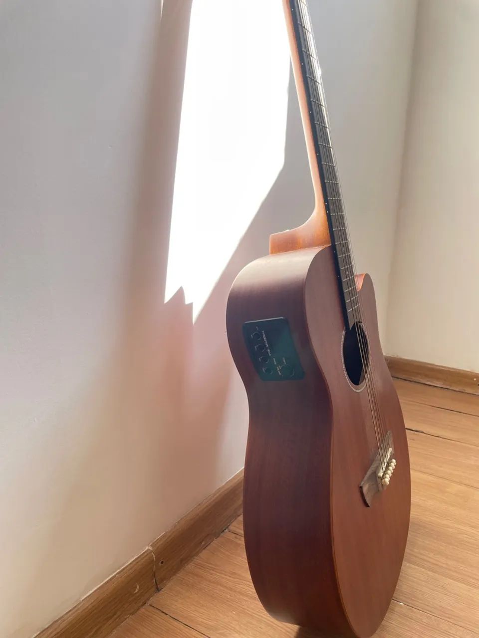 Violão Eletroacústico Tagima Dallas Mahogany: Som Rico e Beleza Natural - Foto 4