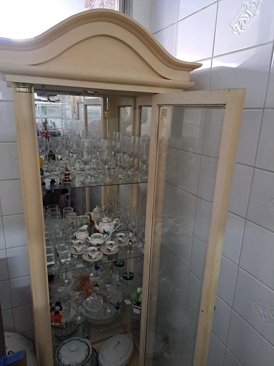 Cristaleira Clássica em Madeira - Foto 3