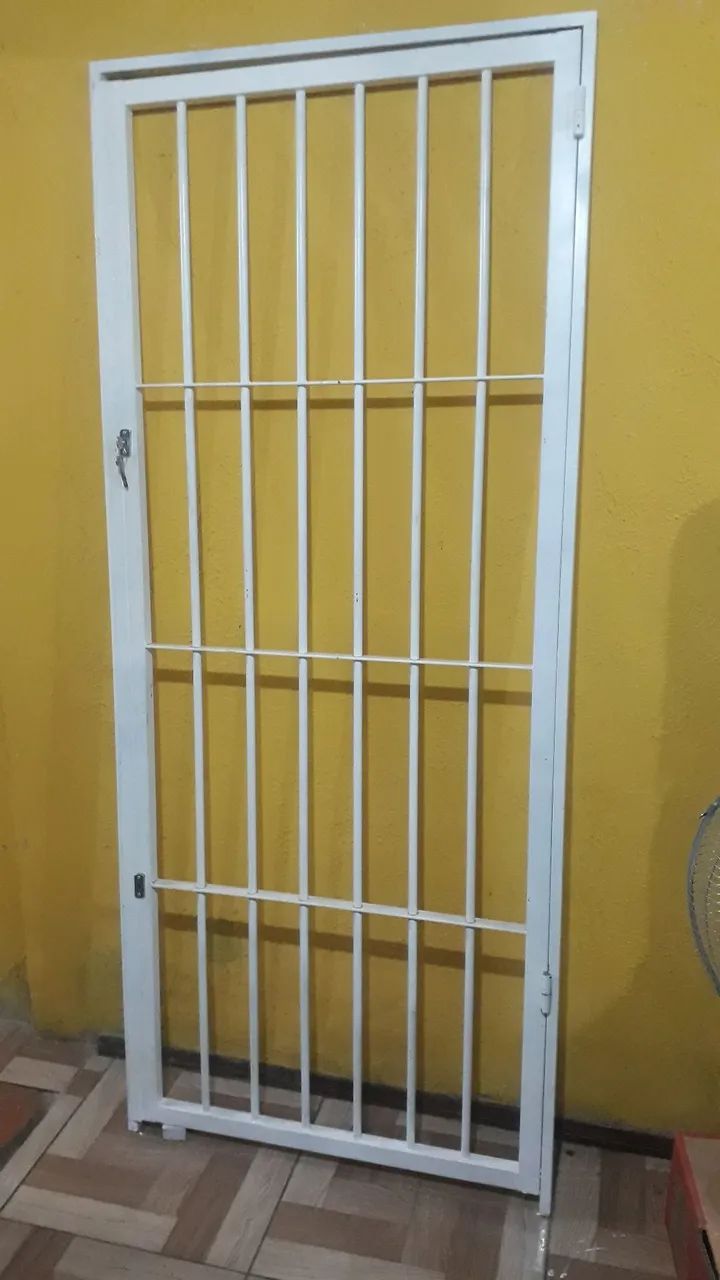 Grade 90x210 Ferro de meia com 2 chaves só instalar  - Foto 4