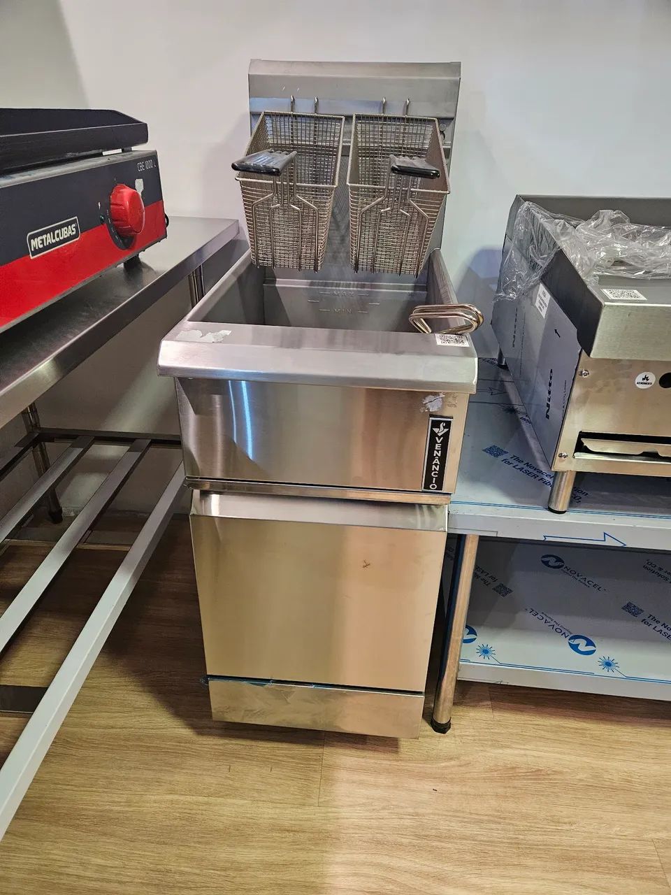 fritadeira industrial a gás de zona fria prime - a pronta entrega 