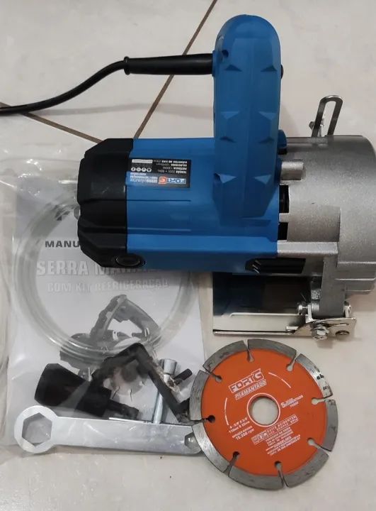Serra Mármore 1300w 4.3/8 220v Com Kit De Refrigeração