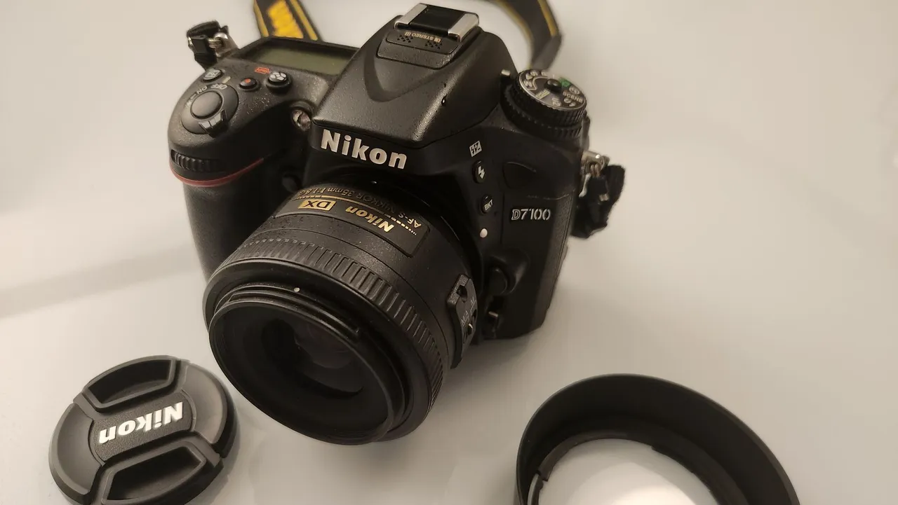 Câmera DSLR Nikon D7100