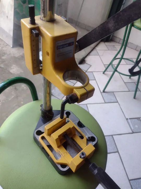 Suporte para furadeira com morsa Ferrari
