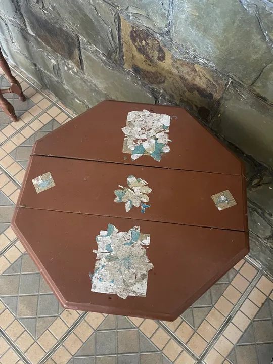 Mesa de centro redonda com pintura de girassóis - Foto 2