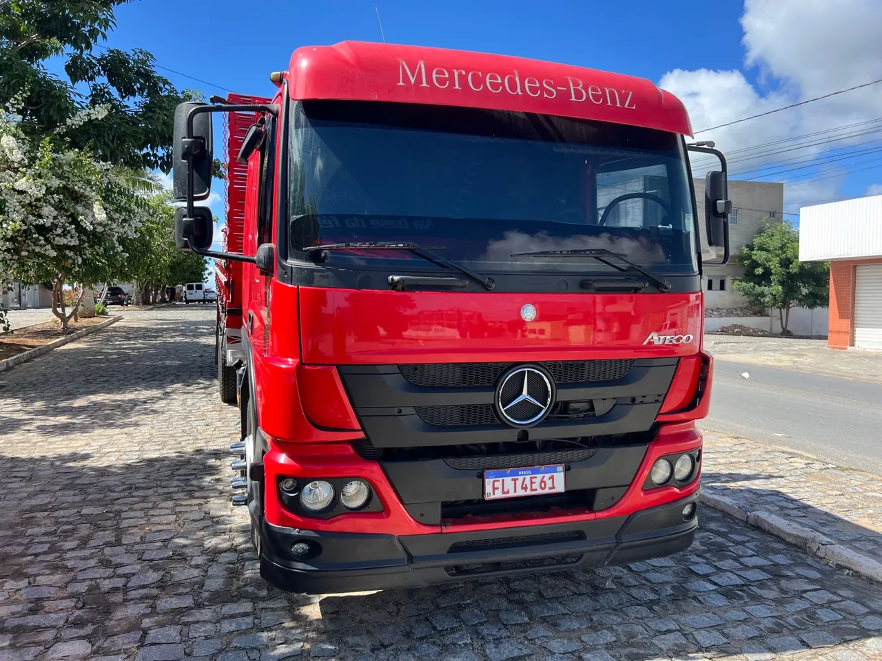 Caminhão Atego 2426 ano 2014
