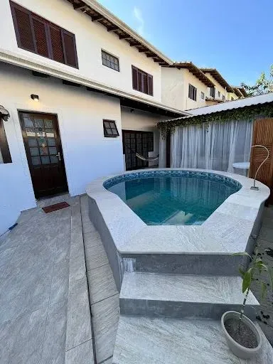 Sobrado com piscina disponível para locação na Vila Suiça