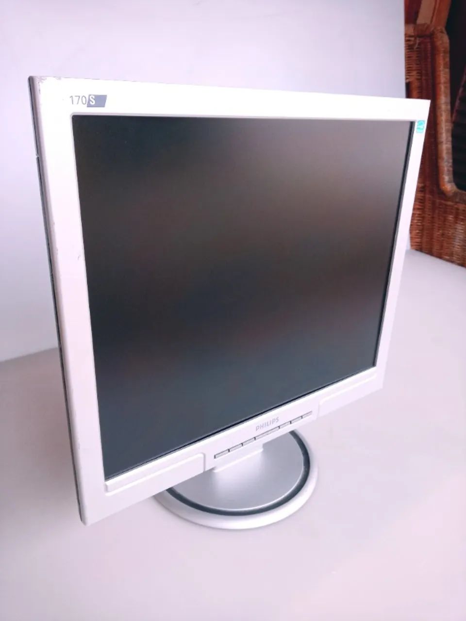 Monitor Philips HNS7170T LCD 17 Cinza 100v/240v 3 meses de garantia