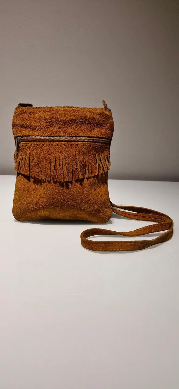 Bolsa de ombro marrom em camurça com franjas - Foto 2