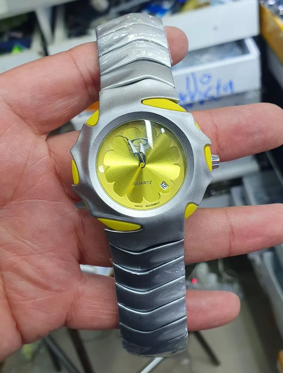 Relógio Esportivo Amarelo e Prata - Foto 4