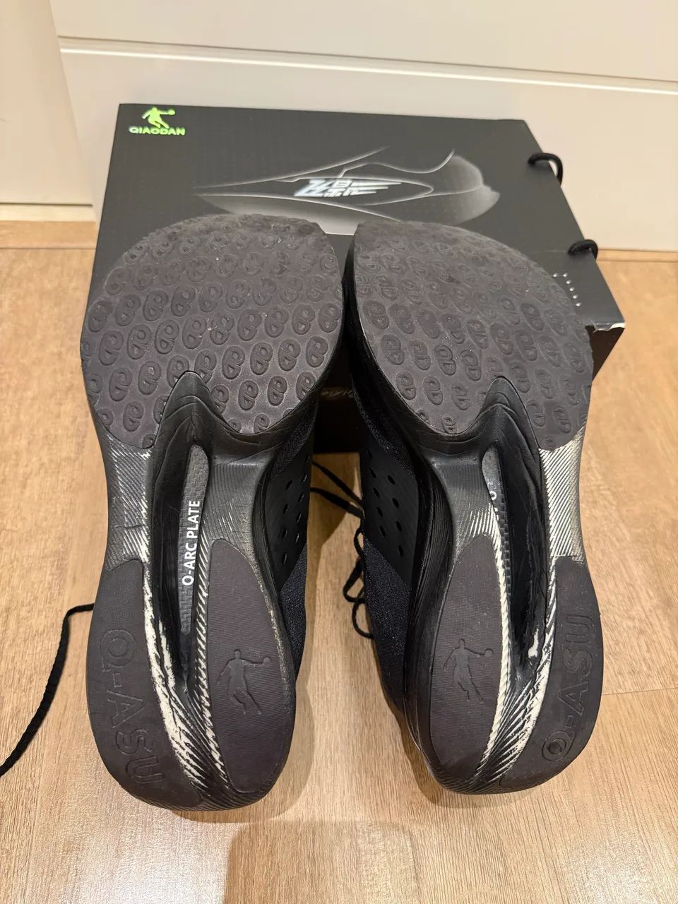 Tênis QIAODAN, modelo FEIYING PB 3.0, preto, usado 3x, placa de carbono e ultra leve - Foto 4