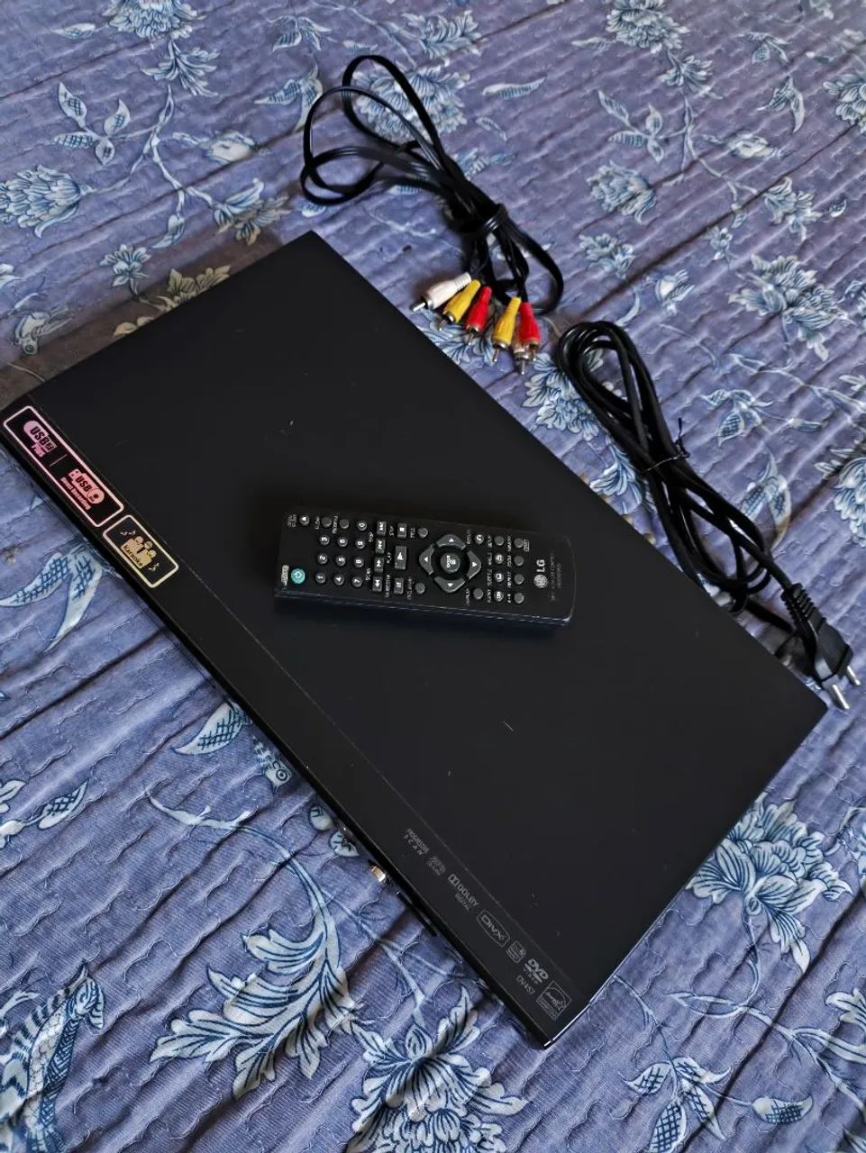 DVD Player LG com Controle Remoto e Cabos