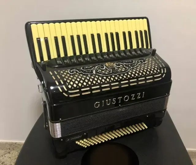 Acordeon Sanfona Giustozzi 120 Baixos 4/5 Dupla Ressonância (Usado)