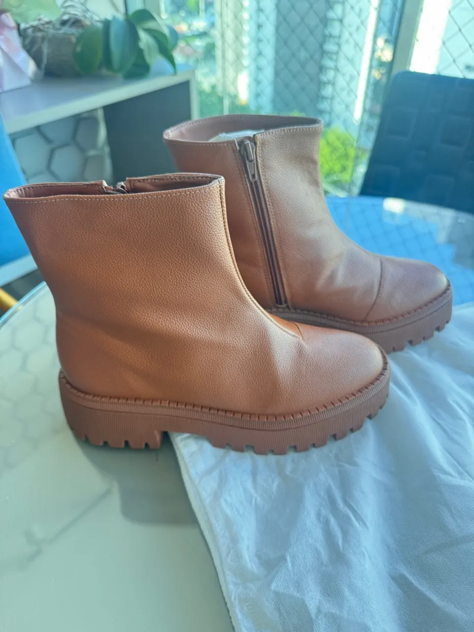 Bota feminina marrom