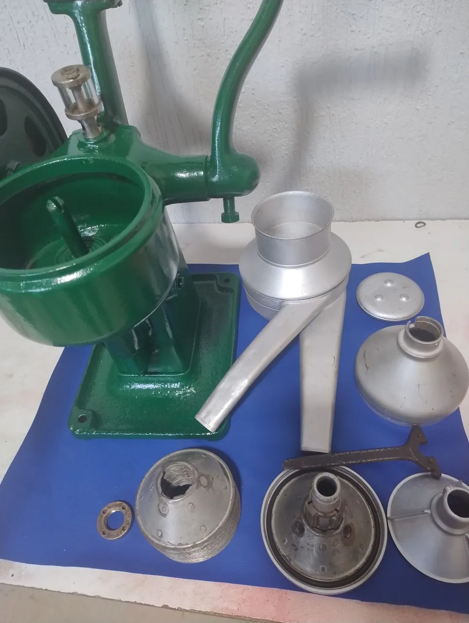 Desnatadeira manual leite antiga