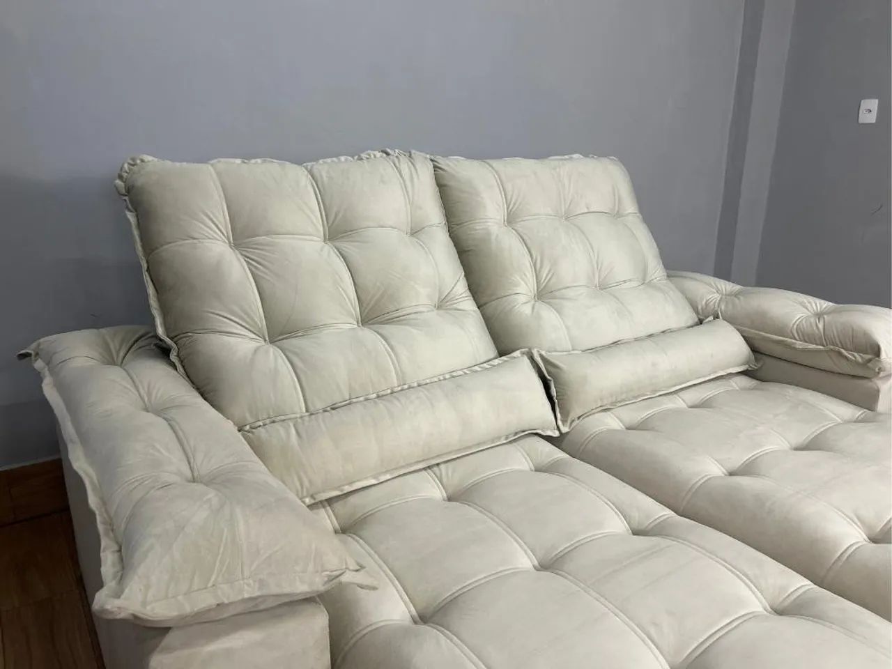 Sofá Retrátil e Reclinável Istambul 2.30m - Bege Veludo l87 - Foto 4