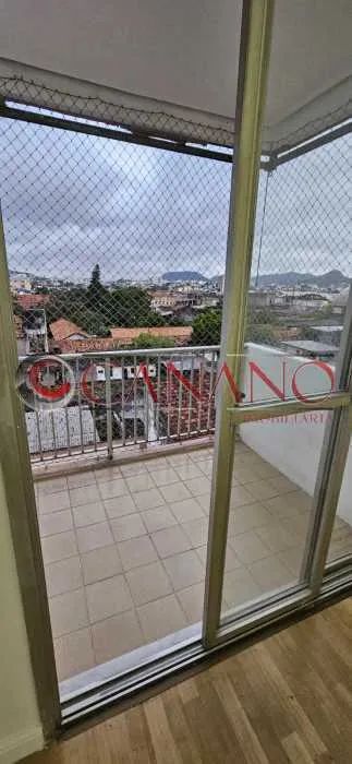 Apartamento Engenho de Dentro, com direito a lage, vaga, varanda, 2 quartos