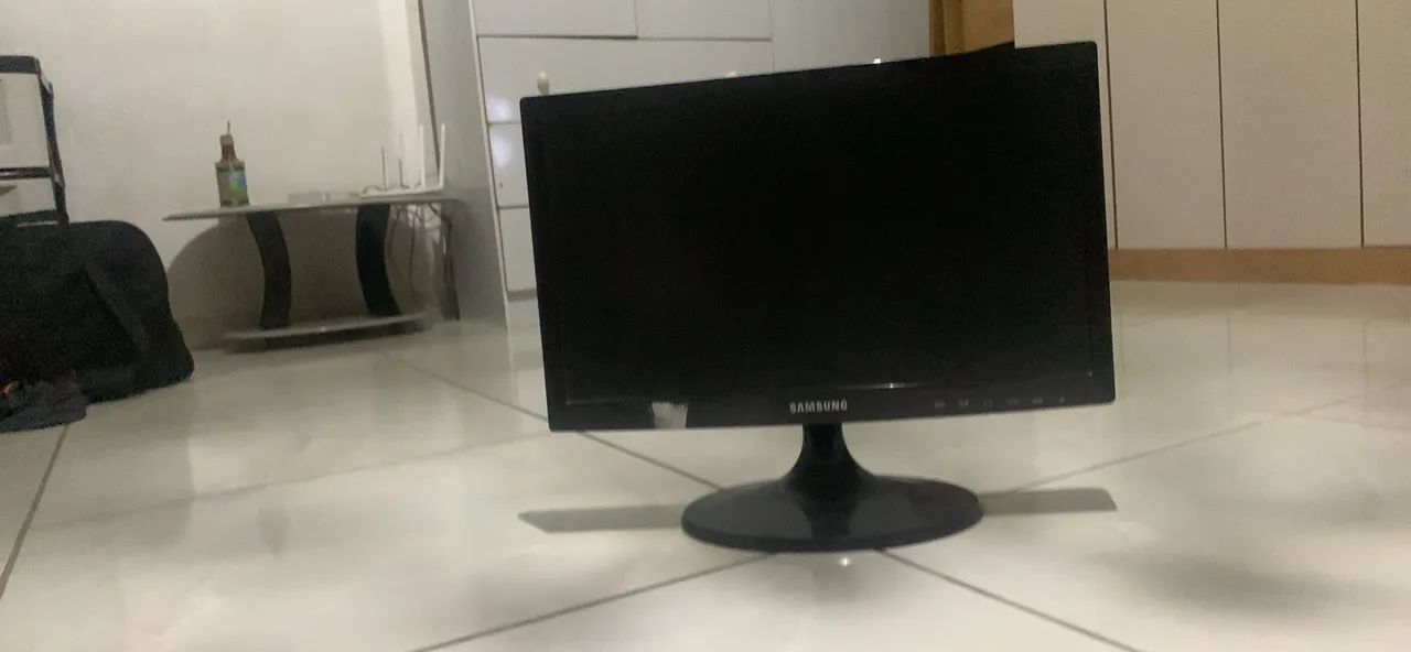 Monitor Samsung 18,5 polegadas leia a legenda 