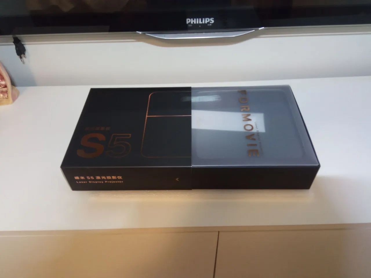 Projetor a Laser Formovie S5 - Na caixa, sem uso.