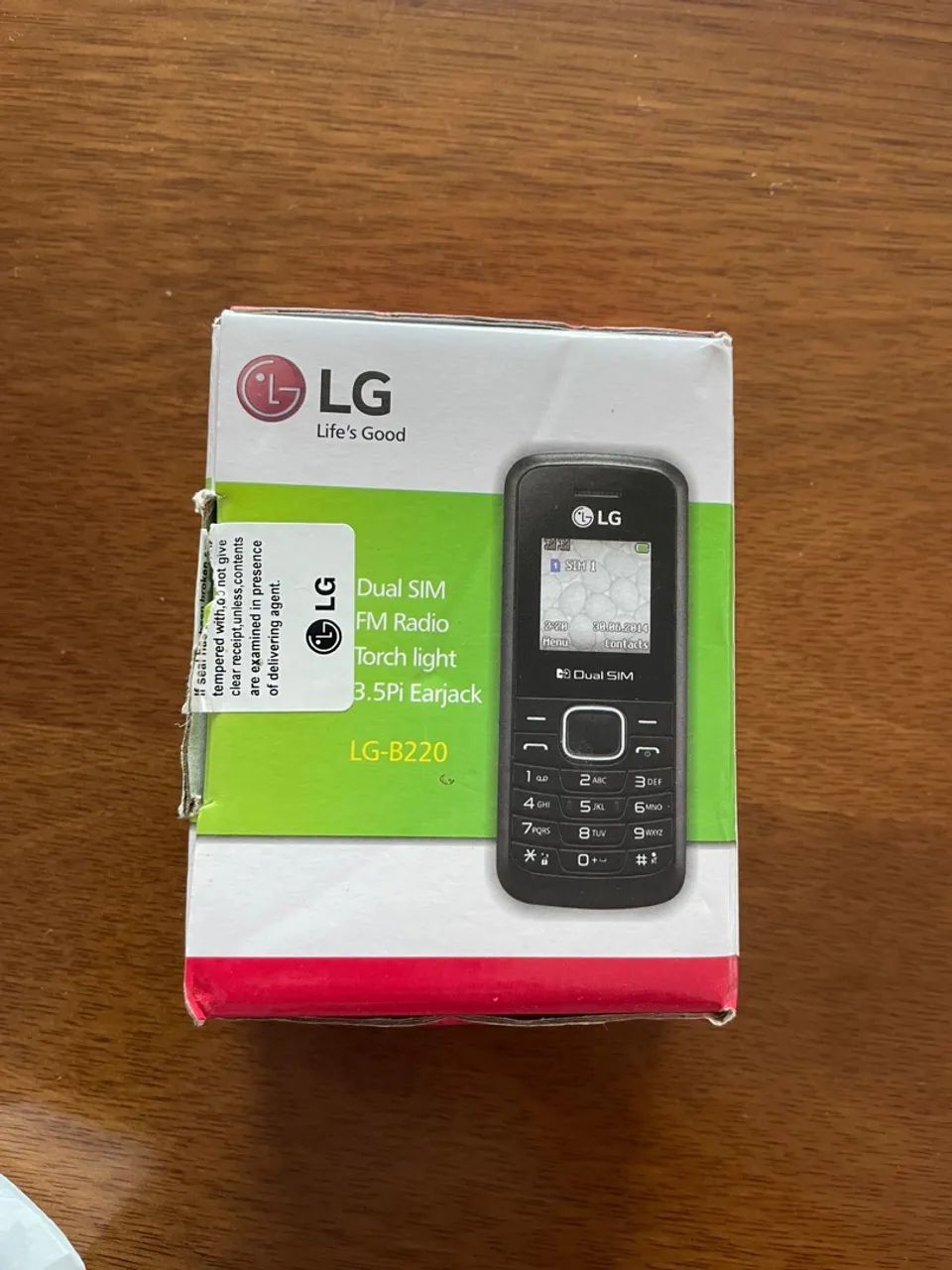 Celular novo na caixa funciona perfeita mente.