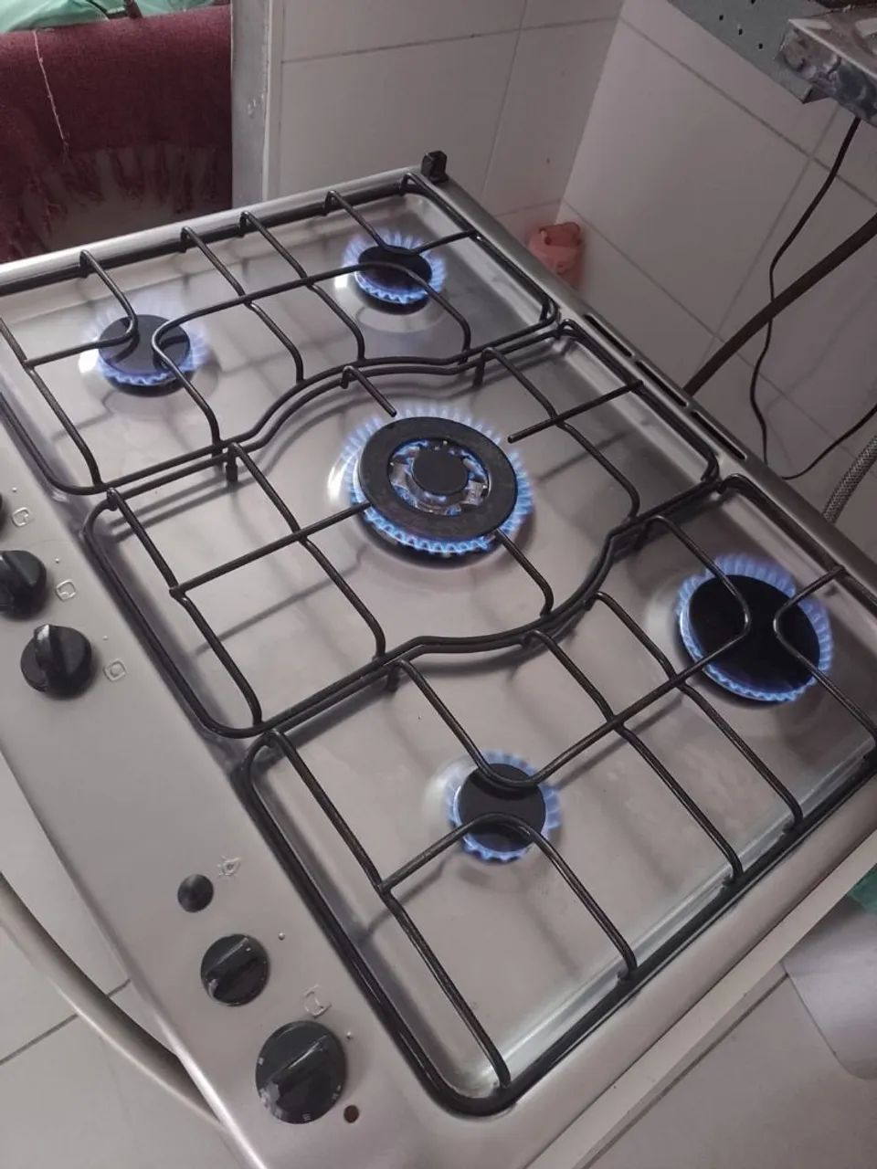 Fogão de 5 bocas Electrolux forno a grill - Foto 3